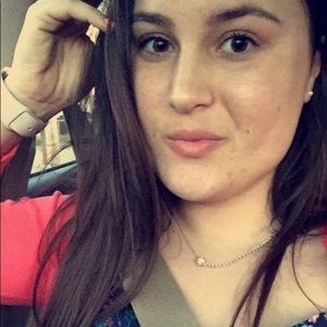 Meet your Posher, Courtney